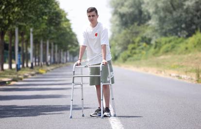 Nakon četiri operacije mozga, Ivan (19) samo želi prohodati: 'Pomozite mom sinu...'