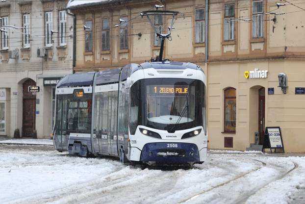 Snježni pokrivač je zabijelio je Osijek