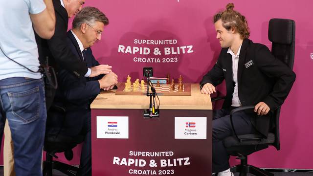 Zagreb: Plenković zaigrao šah na svečanom otvorenju turnira "Grand Chess tour Rapid & Blitz"