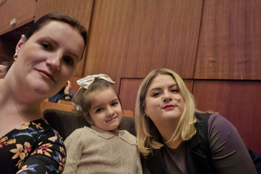 Mama, idem ja do Nine na binu, a ti kak' hoćeš: 'Maša je velika obožavateljica, nije se sramila'