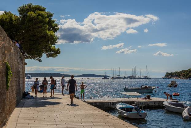 Ljetno poslijepodne u gradu Hvaru