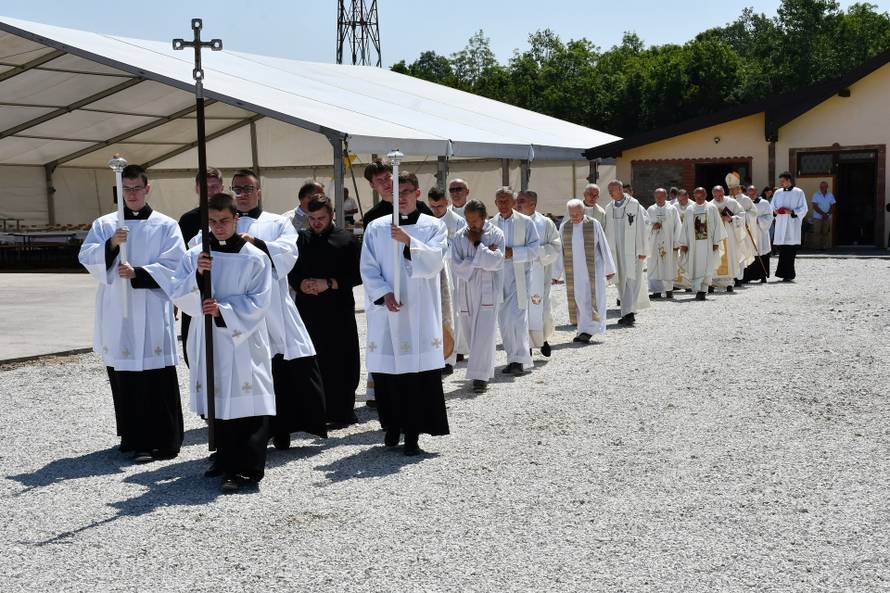 'Hvala dragome Bogu, naša župa je dobila moći sv. Ante iz Padove i svetog pape Pia X.'