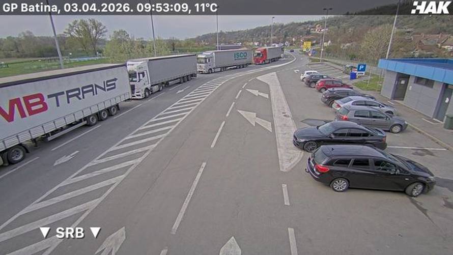 FOTO Na granicama višesatne kolone uoči uskrsnog vikenda