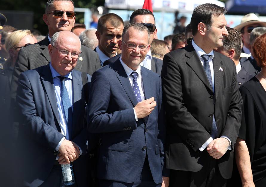 Proslava u Kninu:  Blokirali ulicu i pjevali ustaške pjesme