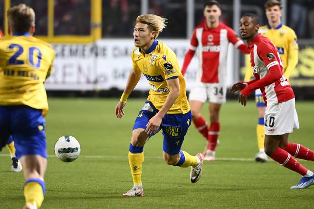 Sint-Truidense VV v Royal Antwerp FC - Jupiler Pro League SINT-TRUIDEN, BELGIUM - NOVEMBER 24 : Hashioka Daiki defender