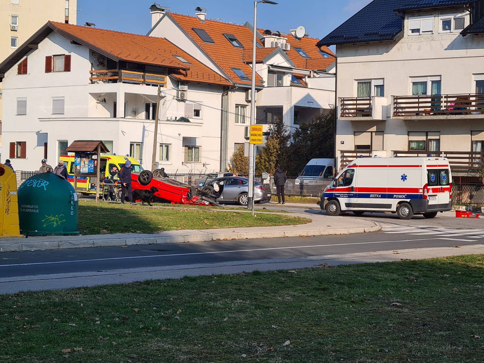 Prometna nesreća kod okretišta Prečko: 'Dvoje ljudi zatražilo je pomoć liječnika, strašno...'