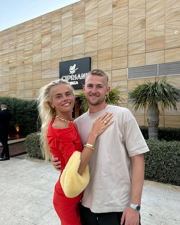 FOTO Slavni nogometaš ostavio suprugu zbog čudnih sklonosti