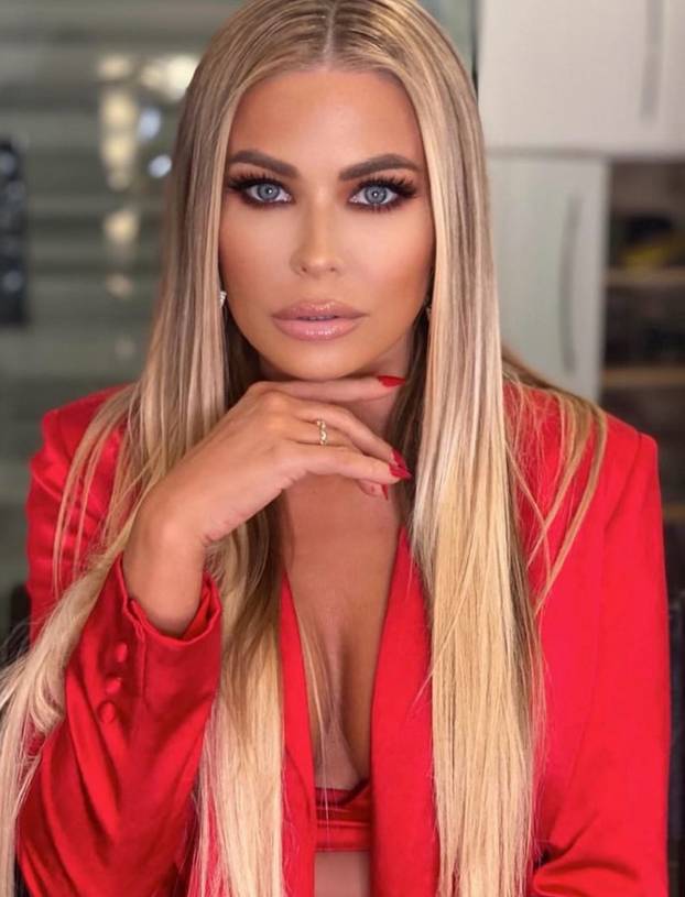 FOTO Electra opet zavodi: Trčala po plaži s Pamelom, neki tvrde da je Rodmanu slomila penis...