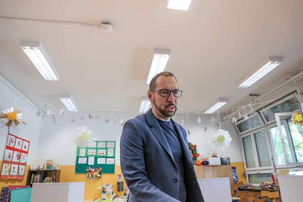 Zagreb: Kandidat za gradonačelnika Tomislav Tomašević glasovao u drugom krugu lokalnih izbora