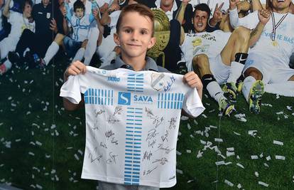 Dječaku koji je odgovorio "ne" Vučiću Rijeka poklonila dres!
