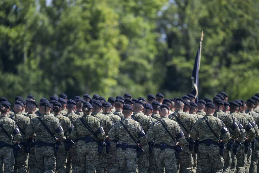 Velika Gorica: Uvježbavanje pješačkih postroja Hrvatske vojske za svečani vojni mimohod