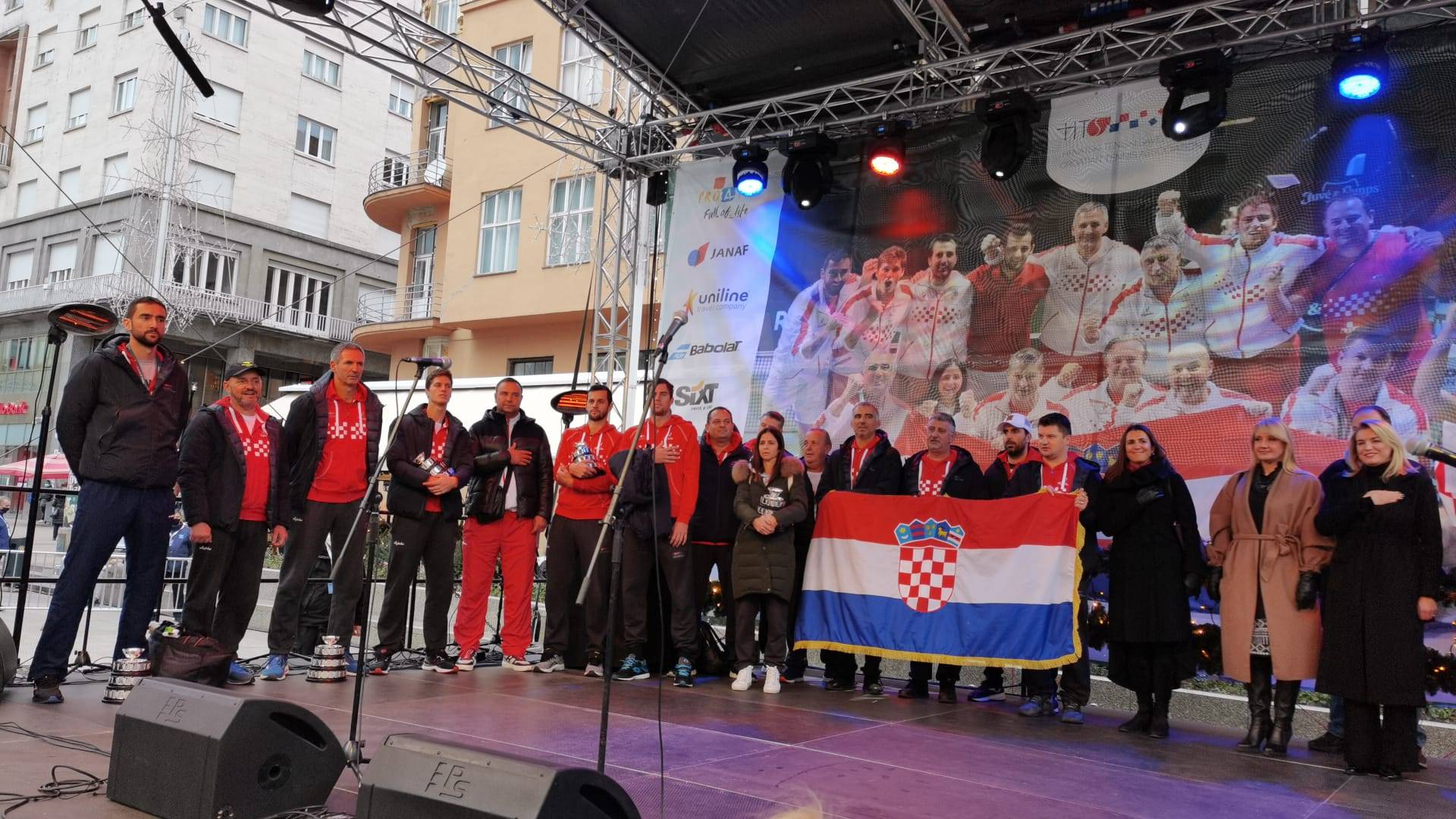 Nekoliko stotina ljudi dočekalo srebrne tenisače: Da sam bio malo bolji, osvojili bismo naslov