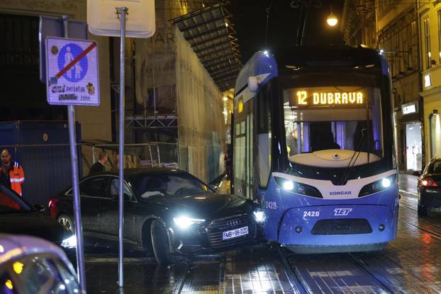 Zagreb: Veliki zastoj tramvaja u Ilici zbog prometne nesreće između automobila i tramvaja