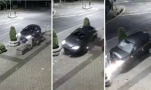 VIDEO Pijan sjeo u auto, pomeo klupu i zabio se u rasvjetni stup