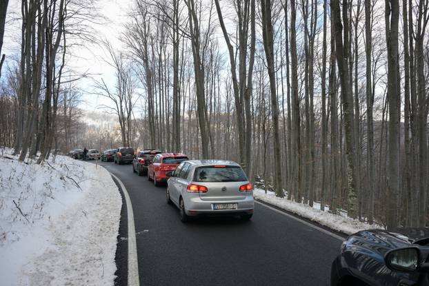 Zagreb: Zastoj na cesti prema vrhu Sljemena