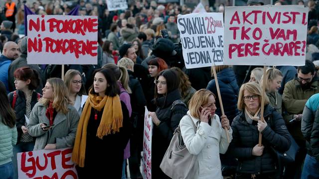 Zagreb: "Noćni marš - 8. mart" u organizaciji feminističkog kolektiva fAKTIV