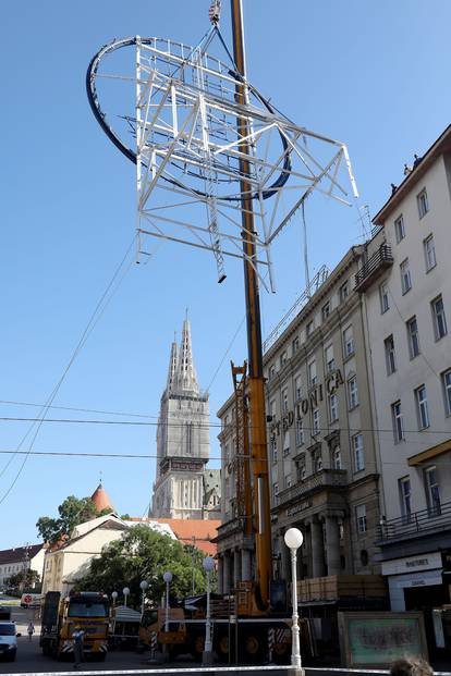 Zagreb: Reklama Plive nakon dugo godina uklonjena s glavnog gradskog Trga