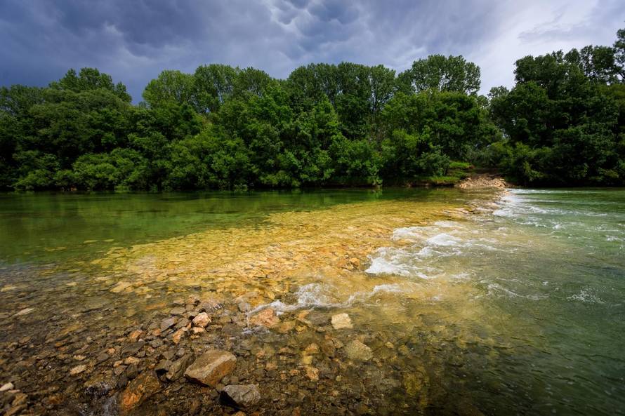Nasip na rijeci Cetini