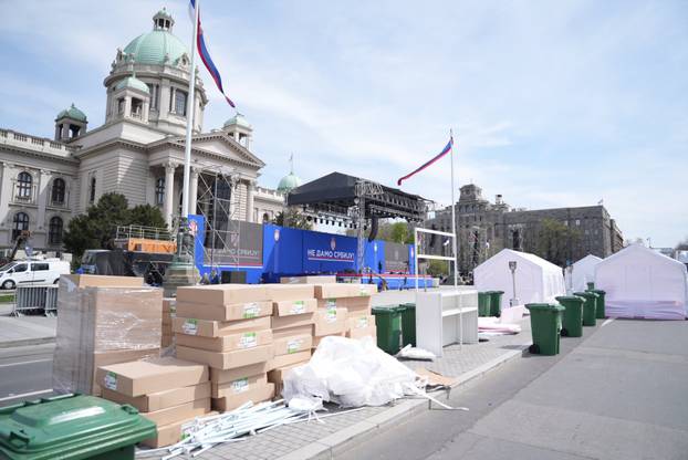 Beograd: Pripreme za trodnevni skup Pokreta za narod i drzavu ispred Narodne skupštine 