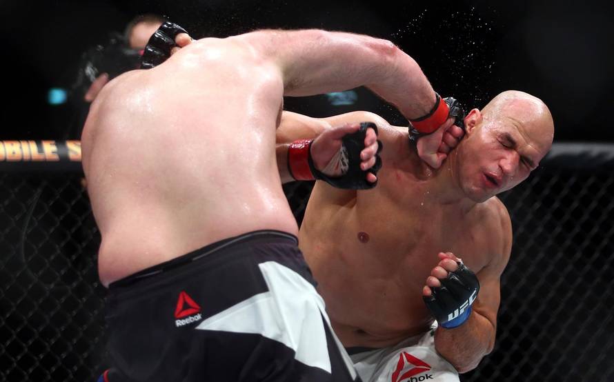 Dos Santos se vraća: Ngannou ga je srušio, hoće li i Blaydes?