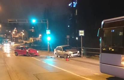 Sudar u Zagrebu: Izašao je iz dvorišta i naletio na drugi auto