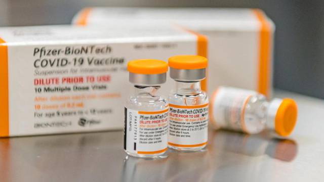 FILE PHOTO: FILE PHOTO: Pfizer/BioNTech COVID-19 vaccine shows 90.7% efficacy in trial in children