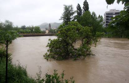 Misteriozne prometne nesreće: Tri auta završila u rijeci Vrbas