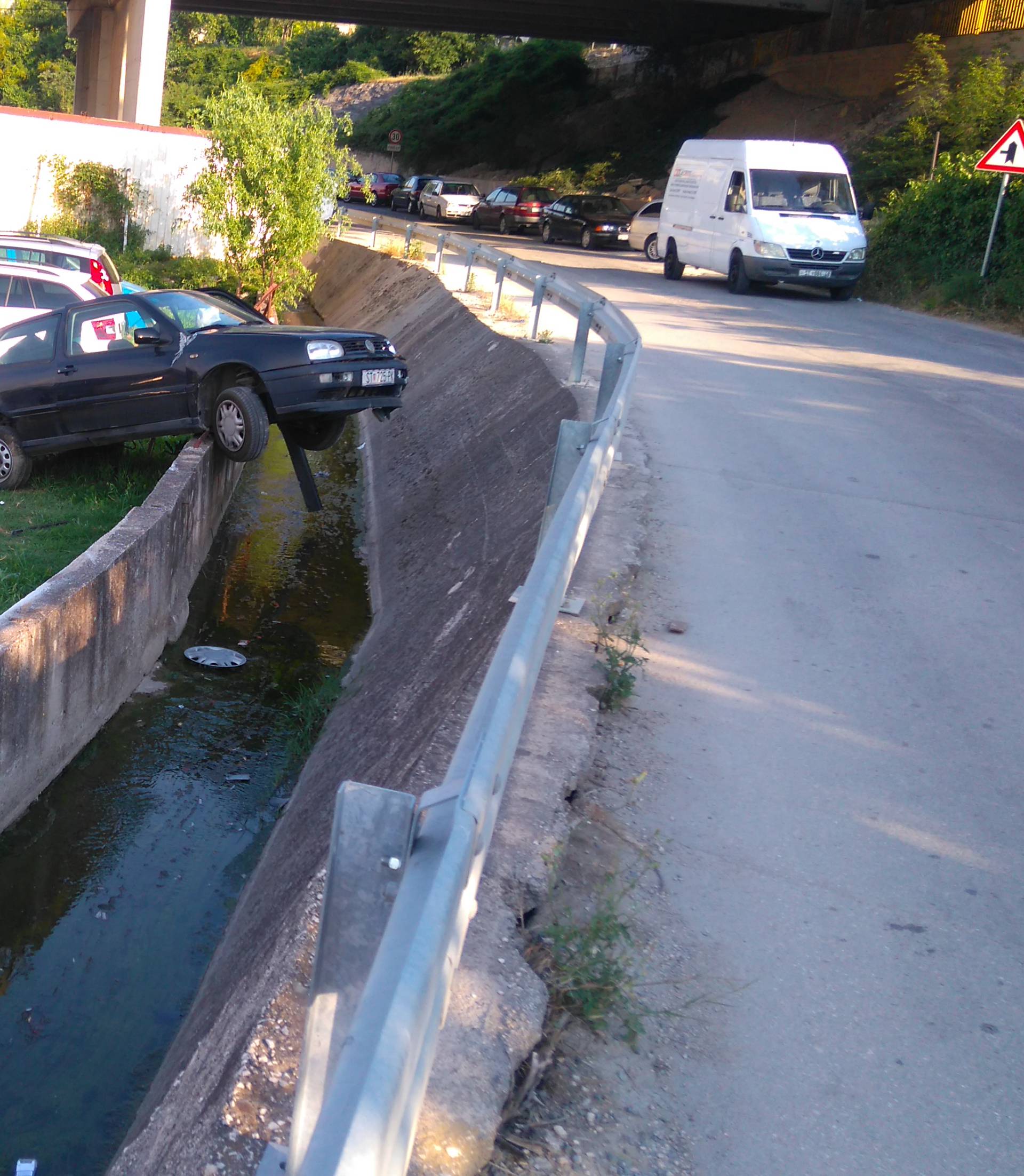 Razbio auto u Splitu: ‘Ma bitno je da sam parkirao u hladu...’