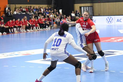 Hrvatska - Francuska 19-30: Nije i&scaron;lo protiv favoritkinja, 'kraljice &scaron;oka' pora&zcaron;ene u Bjelovaru