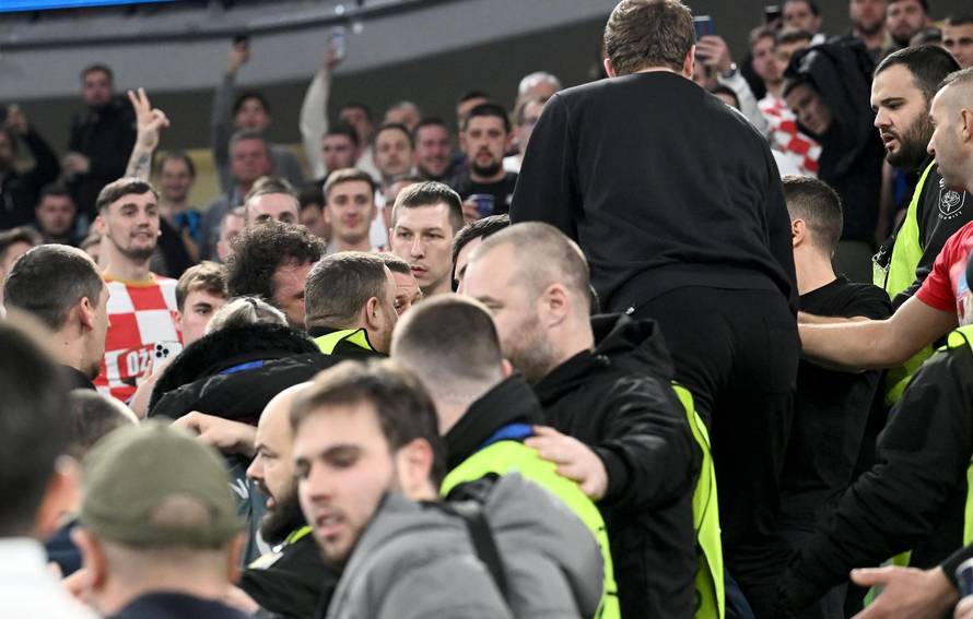 Ljubljana: Tijekom polufinalne utakmice između Hrvatske i Španjolske na tribinama je došlo do naguravanja