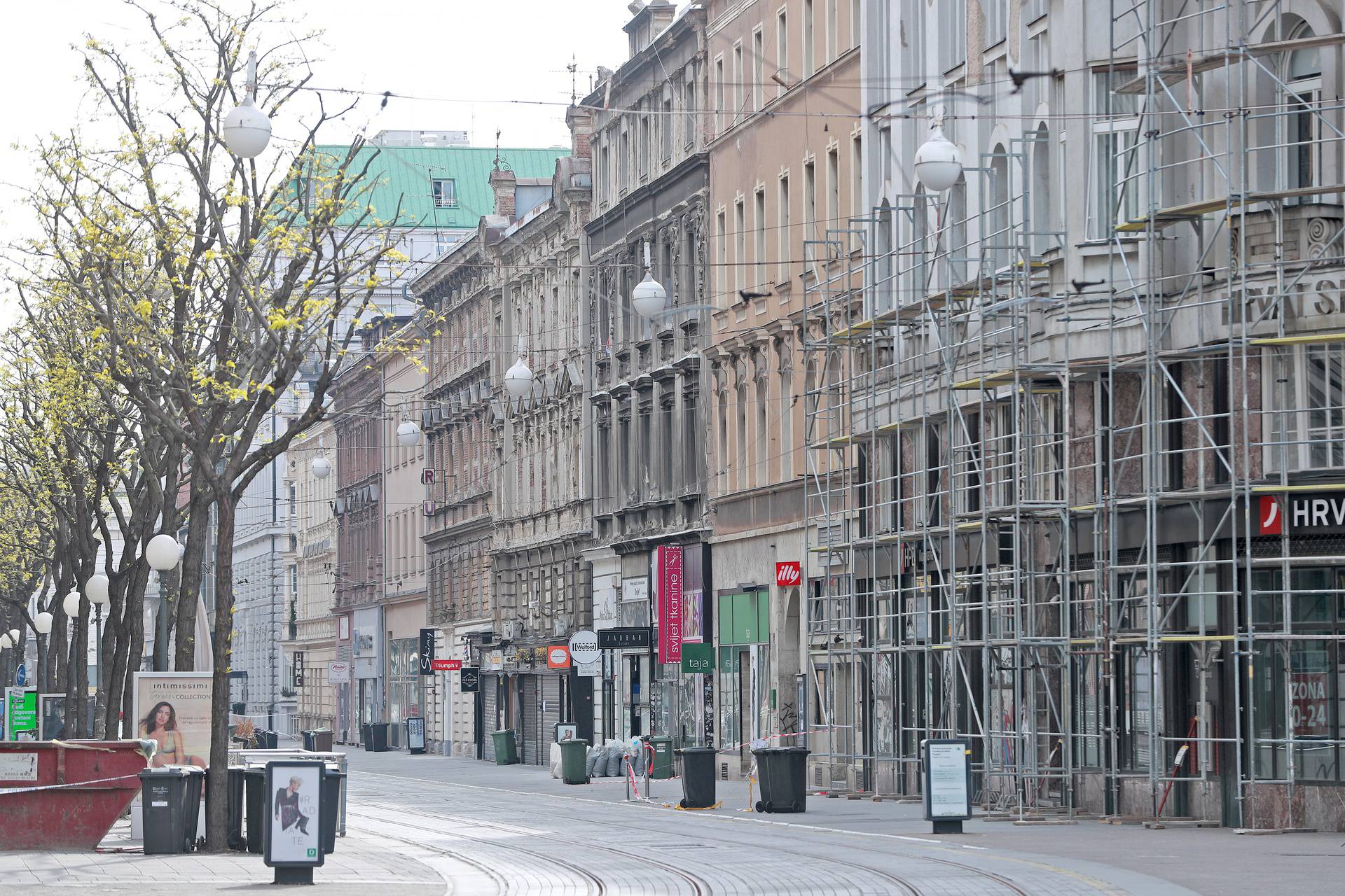 Zagreb: Jutro u gradu svanulo je bez ijednog ?ovjek na cesti 