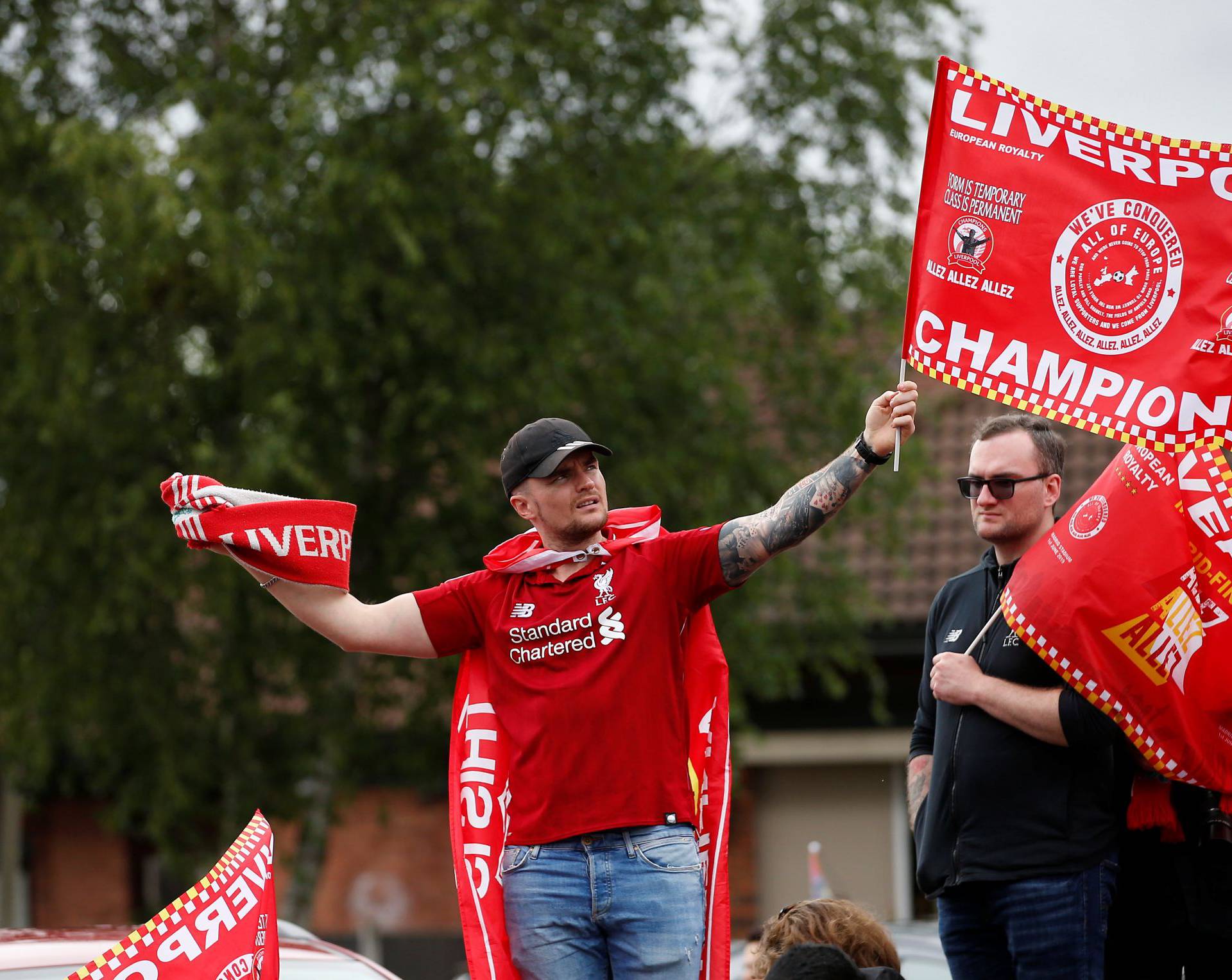 Šampion Liverpool došao kući, spektakularna parada u gradu