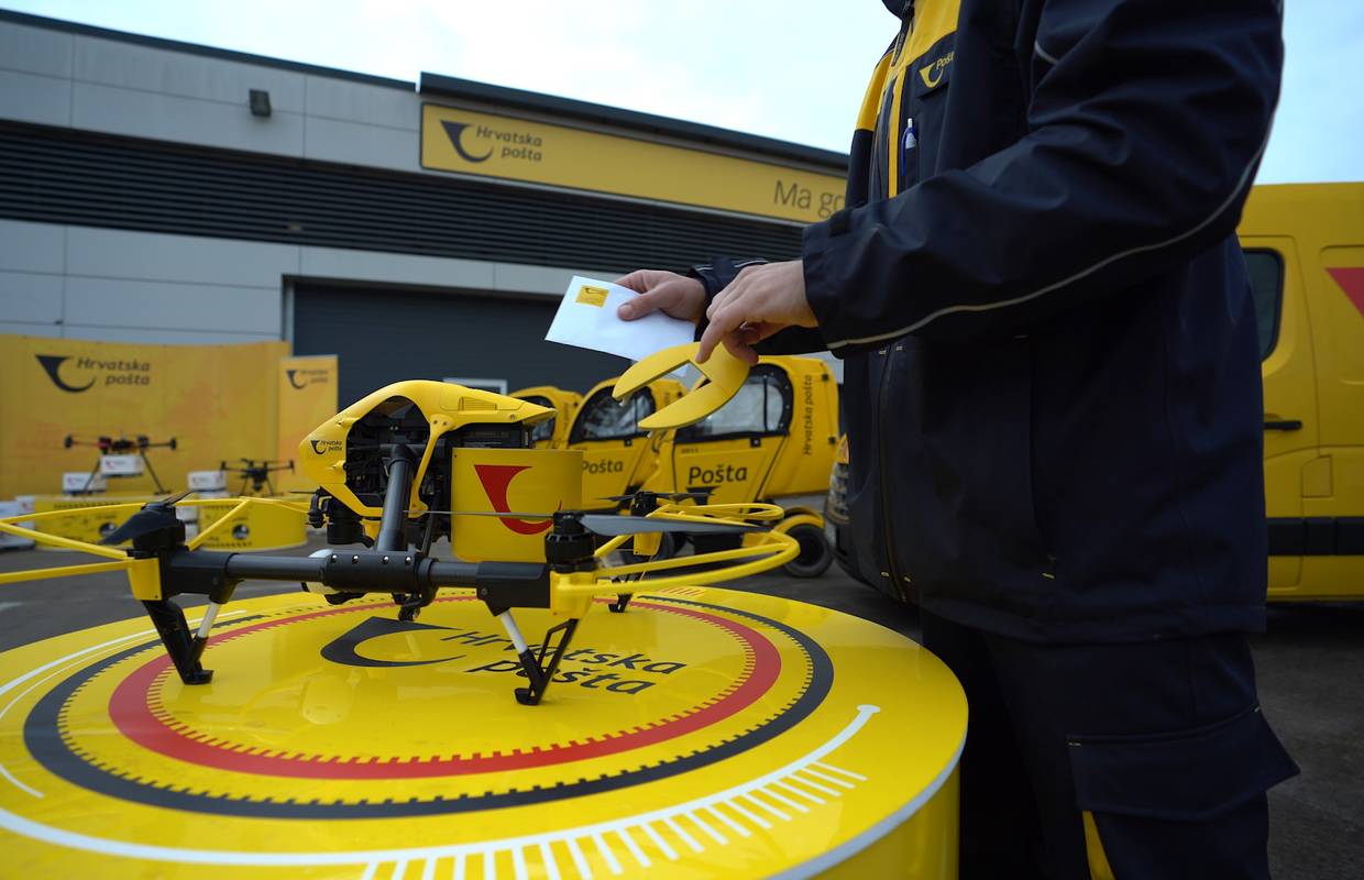 Dronom od Zadra na Ugljan: Za 12 minuta stigao Poštin paket