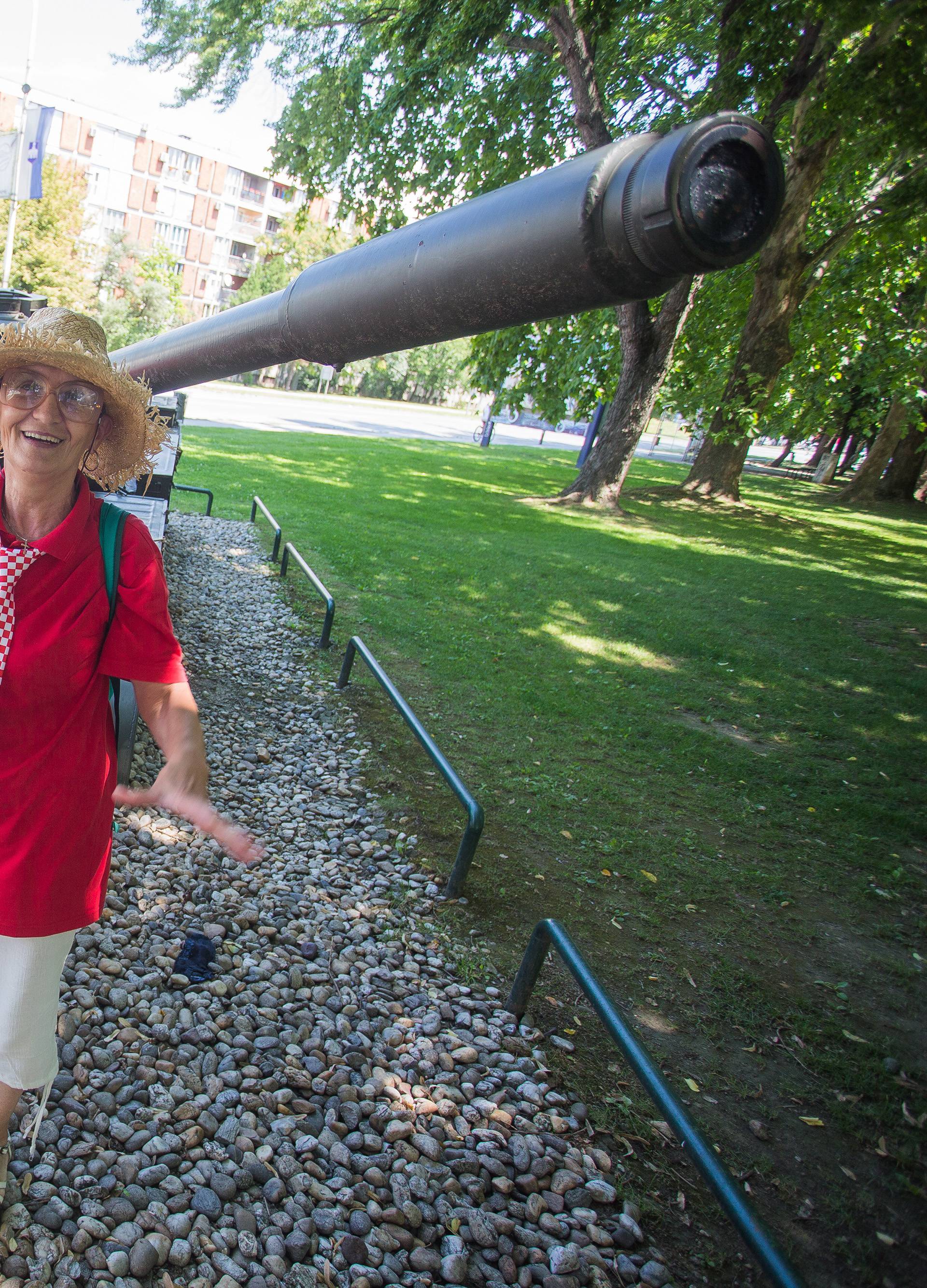 I legendarni Fićo u kockicama; Vojska ima poruku za Vatrene