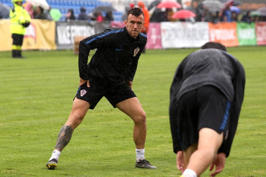 OmiÅ¡: Trening nogometnih reprezentativaca uoÄi utakmice s OmiÅ¡em