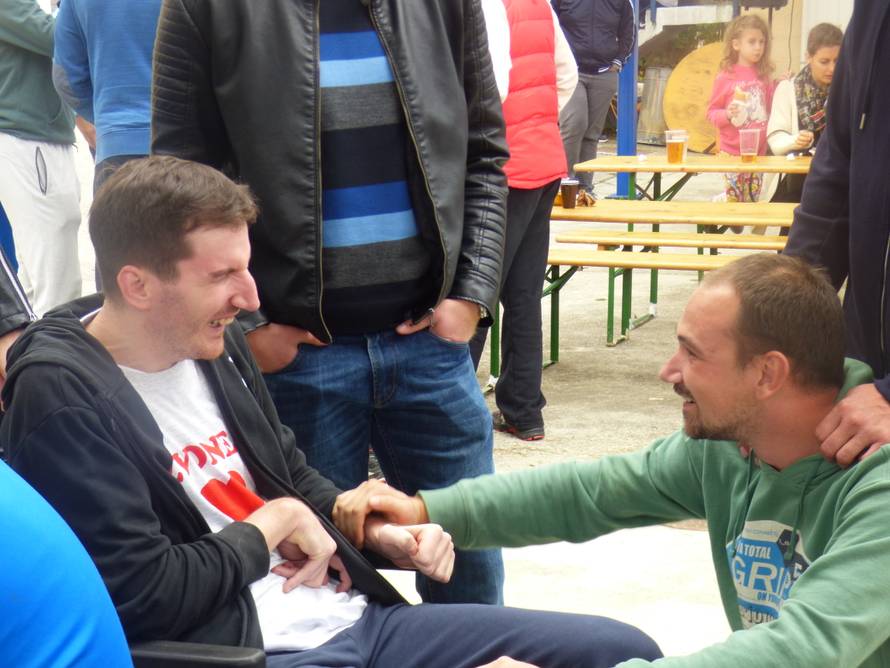 Bio je omiljeni profesor: Ostao invalid zbog zaraženog mesa?