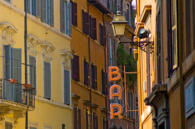 Bar,Sign,In,The,Street,Of,Rome
