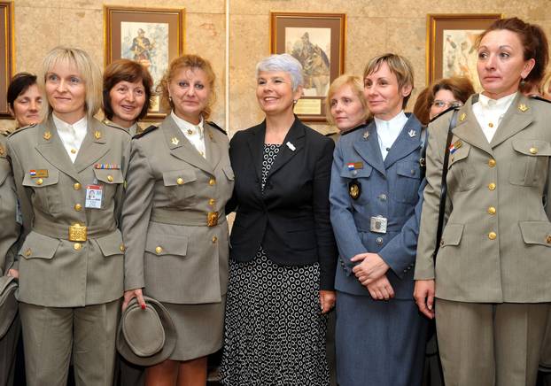 Zagreb: Premijerka Kosor posjetila žene ?asnice u Oružanim snagama