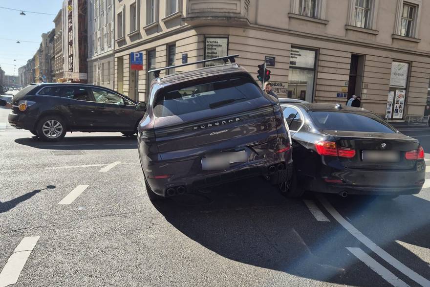 Bizaran sudar u Zagrebu: Porscheom 'zaja&scaron;io' na BMW!
