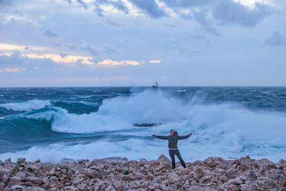 Punta Planka na Jadranu gdje jak vjetar podiže valove