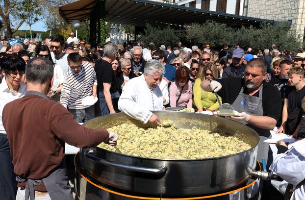 Šibenik: Podjela hrane na uskršnji ponedjeljak
