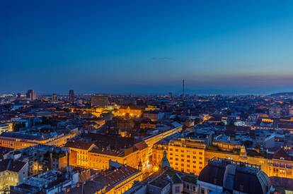 Pogled na grad Zagreb u sumrak