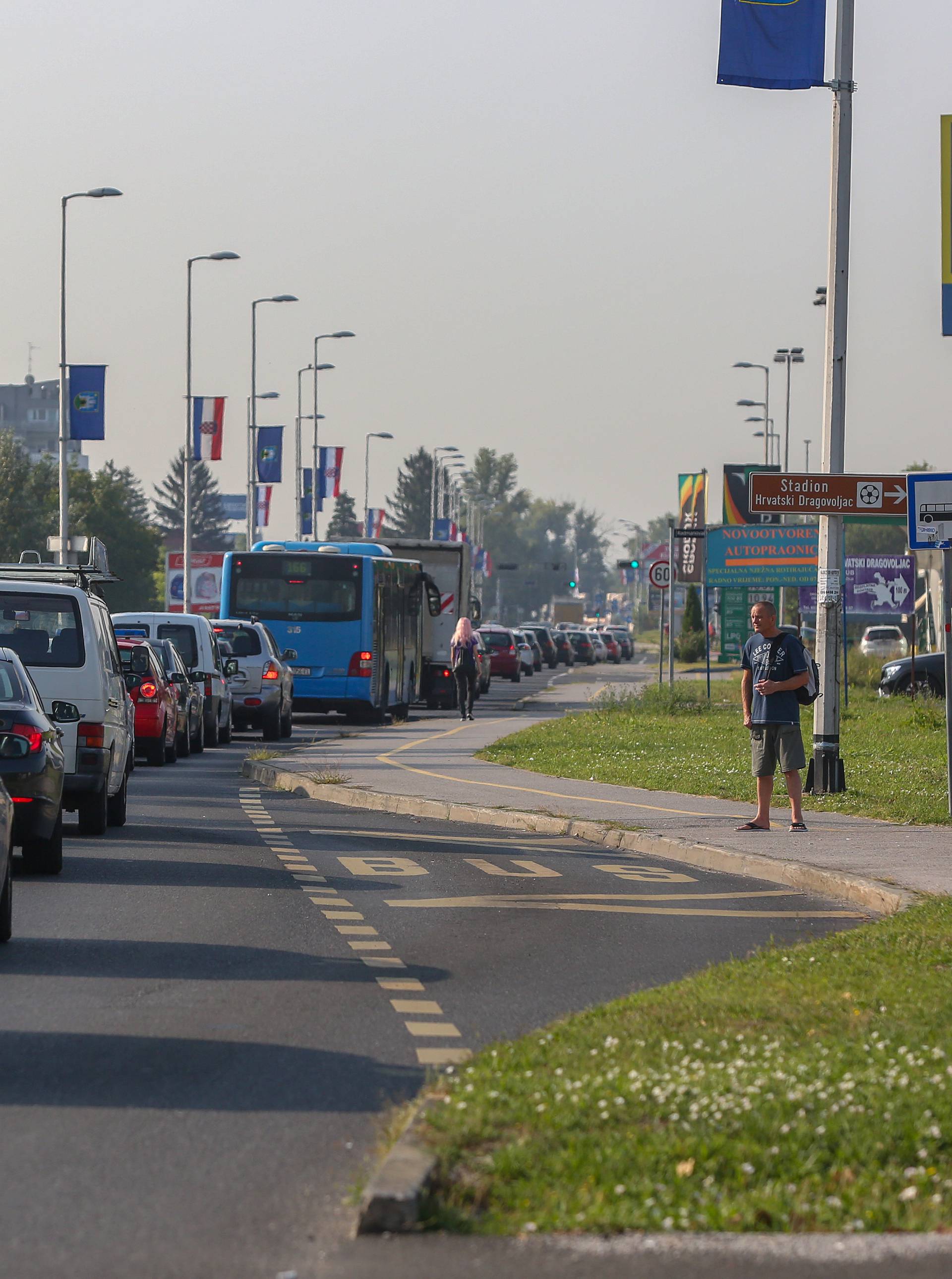 Zagreb: Prometne guÅ¾ve na aveniji  VeÄeslava Holjevca zbog radova u ulici SR NjemaÄke