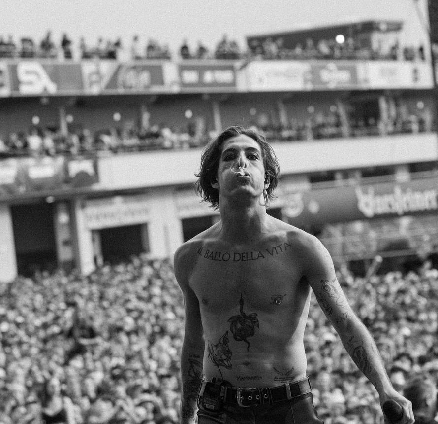 Pjevač Maneskina na koncertu psovao Putina i rat u Ukrajini