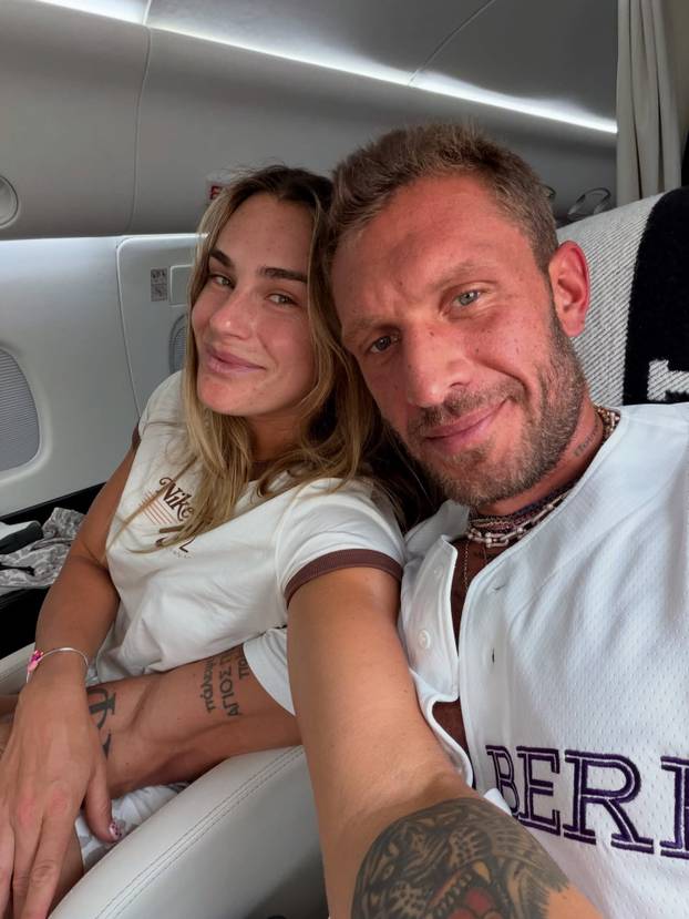 FOTO Gem, set, meč i - tangice! Najbolja tenisačica svijeta mami poglede u oskudnim izdanjima