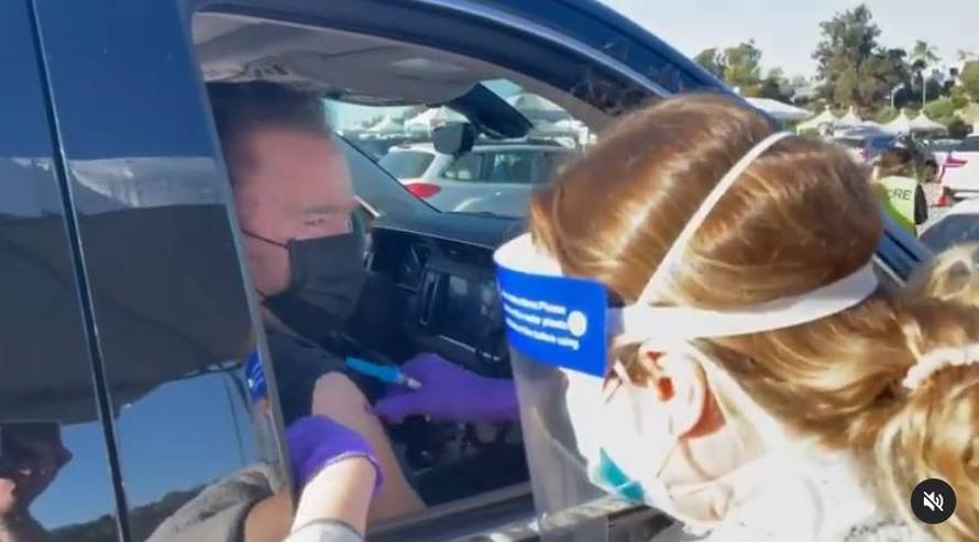 Schwarzenegger se cijepio pred kamerama: Nikada nisam bio sretniji zbog čekanja u redu...