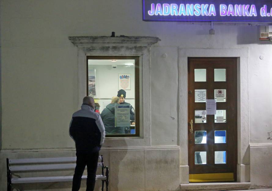 Skradin: OpljaÄkana poslovnica Jadranske banke