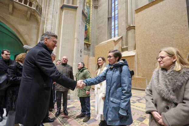Zagreb: Andrej Plenković i mons. Dražen Kutleša obišli i razgledali obnovljenu unutrašnjost katedrale