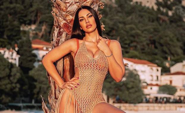 FOTO Isklesana figura u badiću i vrućim outfitima: Žanamari ima novi spot, evo kako izgleda...