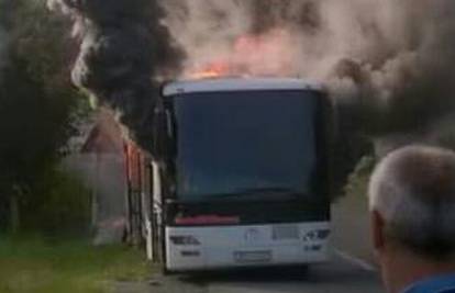 Autobus 'progutala' buktinja: Prevozio je vojnike u Petrinju